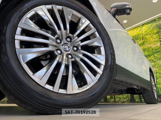 Toyota HARRIER HYBRID 2023-09 8130398-12