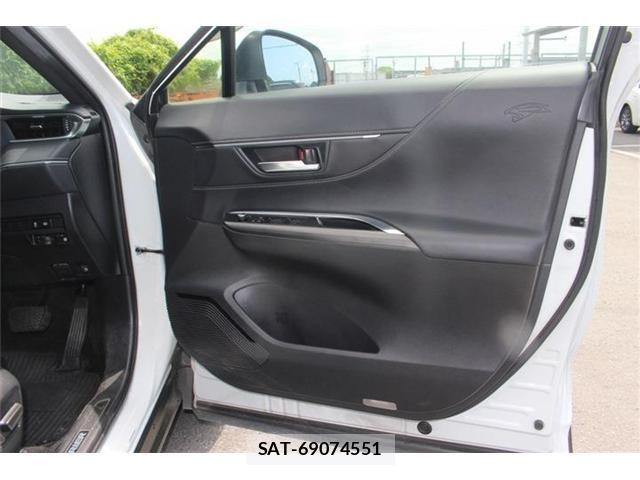 Toyota HARRIER HYBRID 2023-03 8207760-28