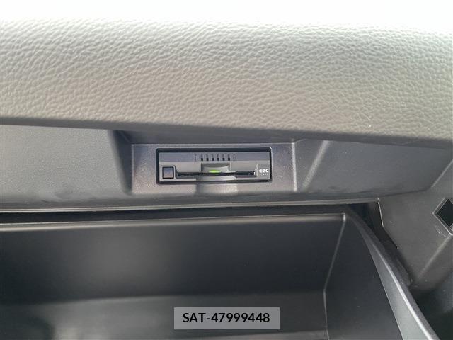 Toyota HARRIER HYBRID 2019-04 8562083-13