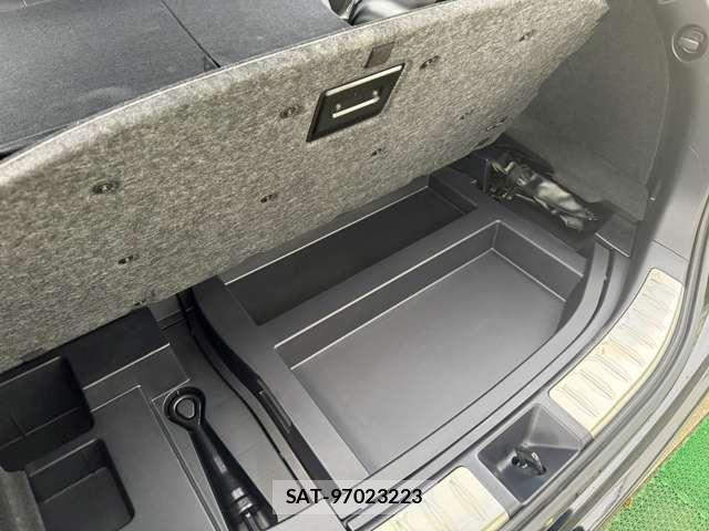 Toyota HARRIER HYBRID 2017-10 8871119-21