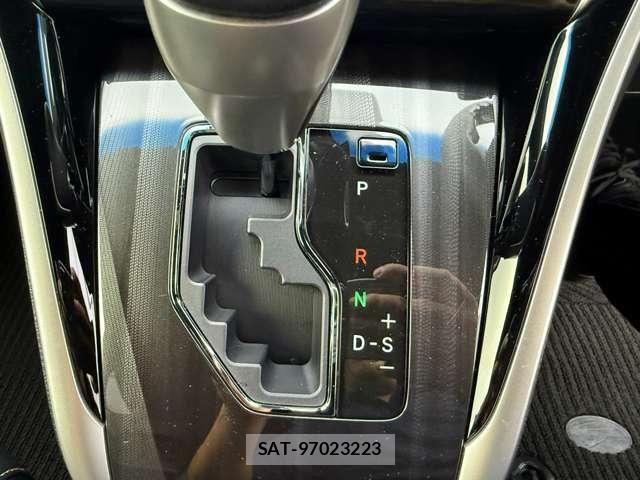 Toyota HARRIER HYBRID 2017-10 8871119-23