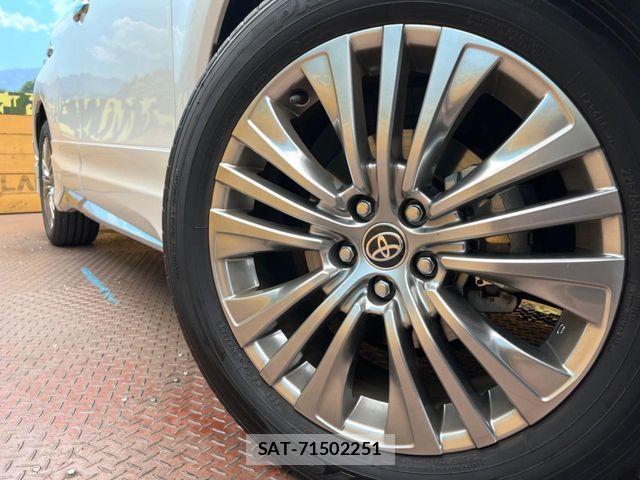 Toyota HARRIER HYBRID 2023-06 8879970-12