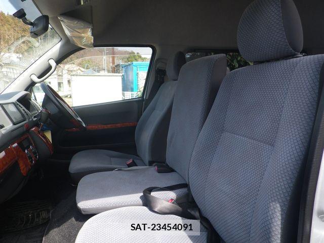 Toyota HIACE COMMUTER 2011-03 812881-9