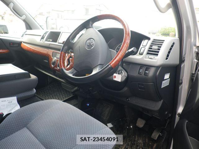 Toyota HIACE COMMUTER 2011-03 812881-2