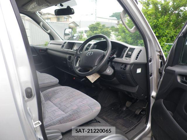 Toyota HIACE COMMUTER 2006-04 1040396-2