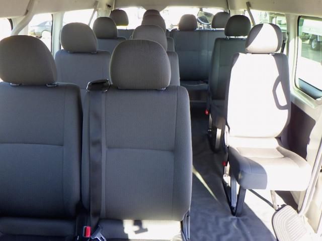 Toyota HIACE COMMUTER 2018-03 2385895-9