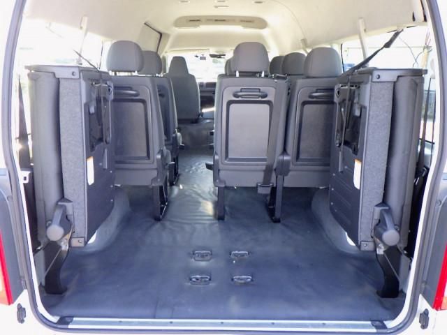 Toyota HIACE COMMUTER 2018-03 2385895-12