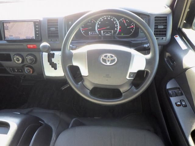 Toyota HIACE COMMUTER 2018-03 2385895-14