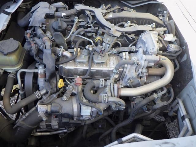 Toyota HIACE COMMUTER 2018-03 2385895-27