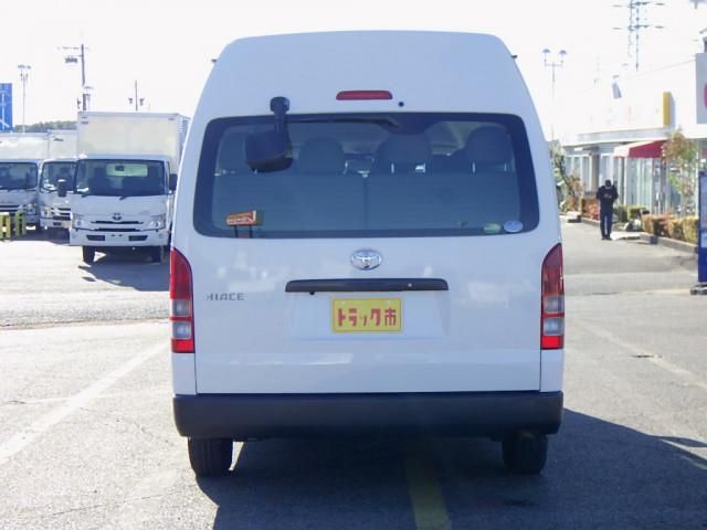 Toyota HIACE COMMUTER 2018-03 2385895-5