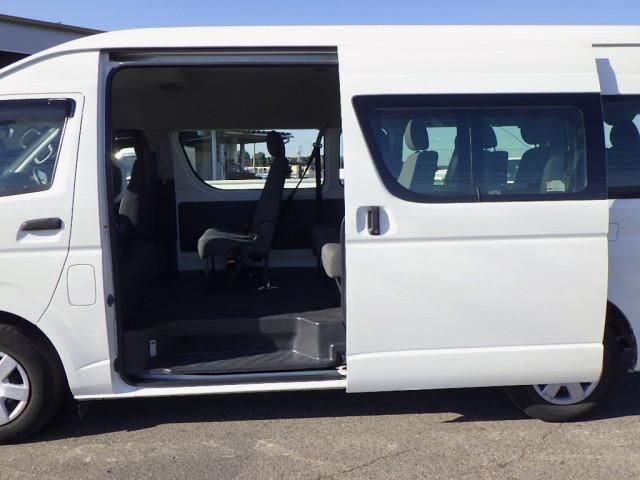 Toyota HIACE COMMUTER 2018-03 2385895-6