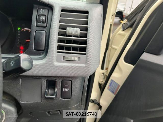 Toyota HIACE COMMUTER 2011-04 6244354-17