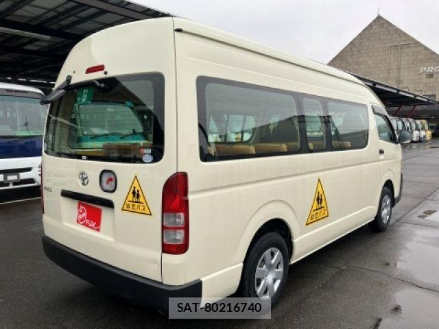 Toyota HIACE COMMUTER 2011-04 6244354-1