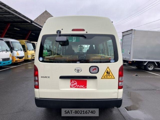 Toyota HIACE COMMUTER 2011-04 6244354-3