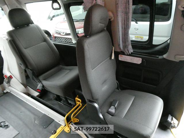Toyota HIACE COMMUTER 2020-03 6612166-11