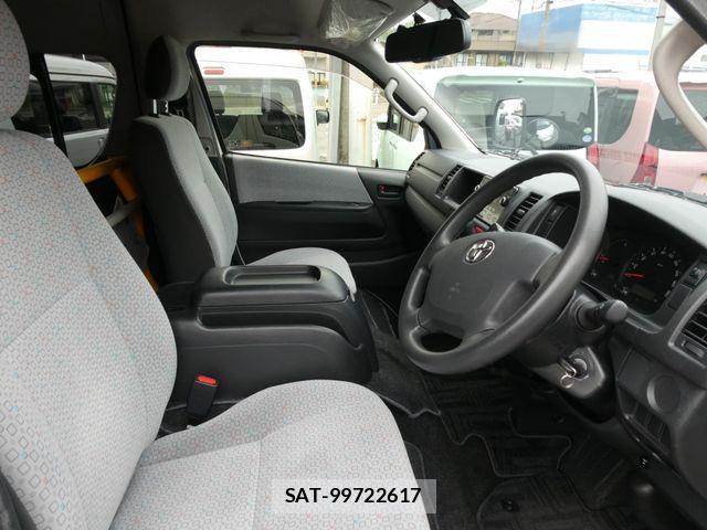 Toyota HIACE COMMUTER 2020-03 6612166-15
