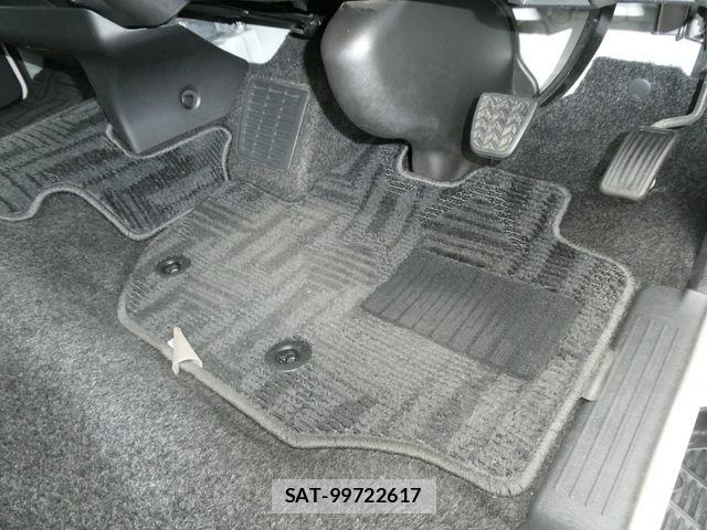 Toyota HIACE COMMUTER 2020-03 6612166-19
