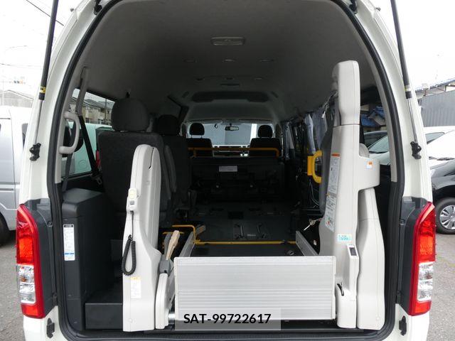Toyota HIACE COMMUTER 2020-03 6612166-2