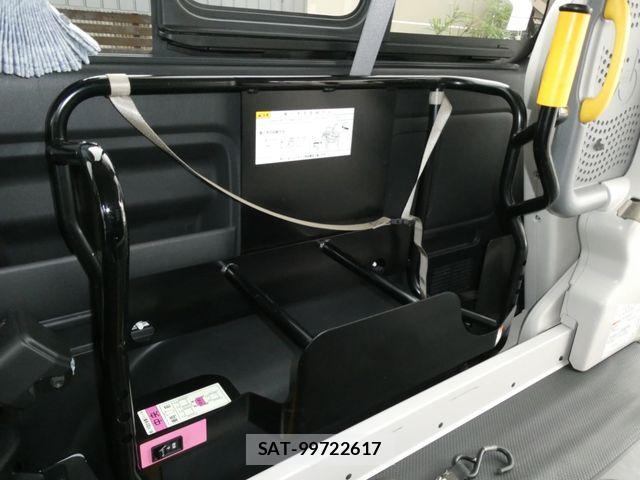Toyota HIACE COMMUTER 2020-03 6612166-7