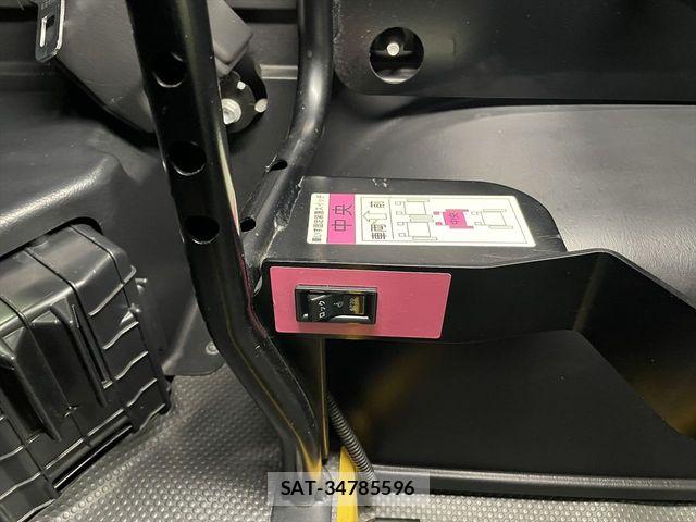 Toyota HIACE COMMUTER 2012-03 6716242-12