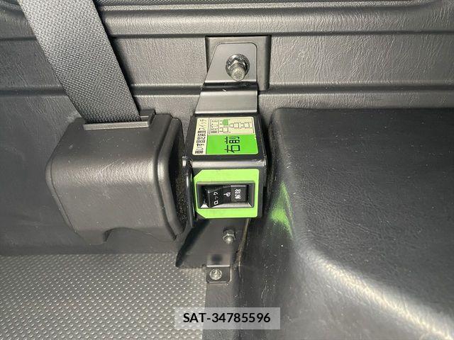 Toyota HIACE COMMUTER 2012-03 6716242-13