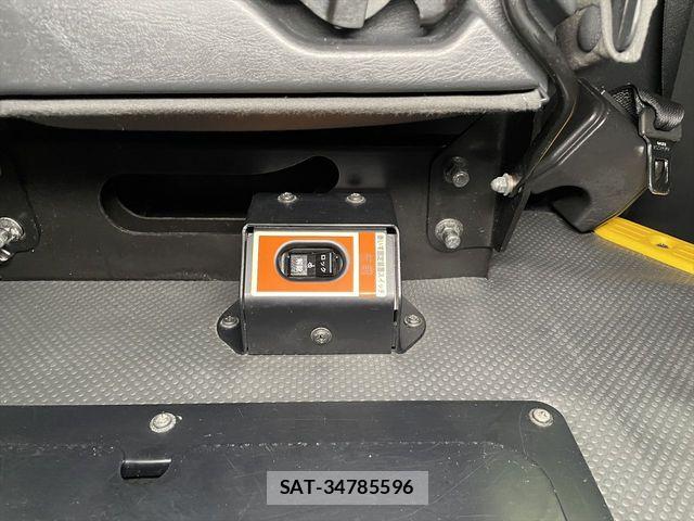 Toyota HIACE COMMUTER 2012-03 6716242-14