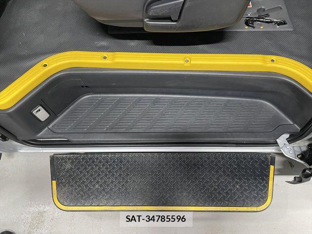 Toyota HIACE COMMUTER 2012-03 6716242-18