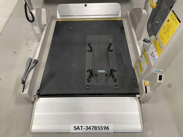 Toyota HIACE COMMUTER 2012-03 6716242-4