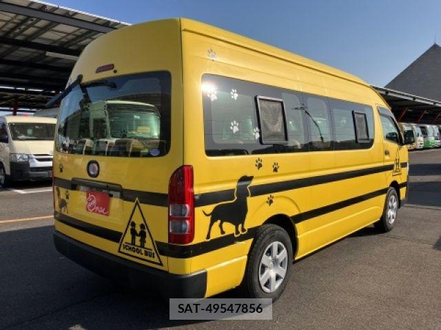 Toyota HIACE COMMUTER 2018-03 6993976-2