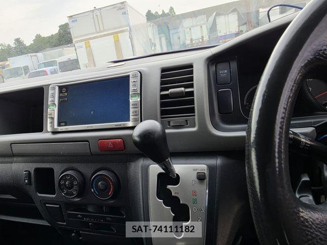 Toyota HIACE COMMUTER 2011-04 7616905-9