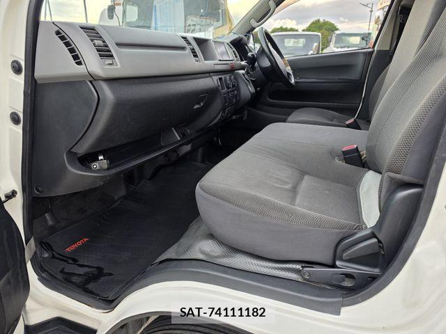 Toyota HIACE COMMUTER 2011-04 7616905-13