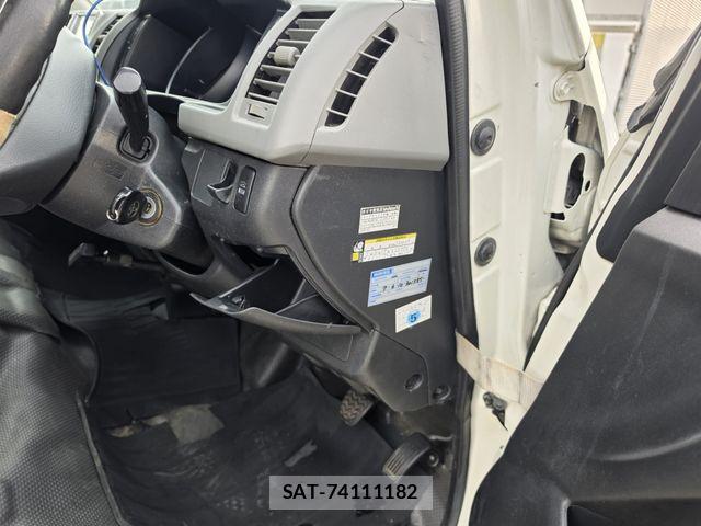 Toyota HIACE COMMUTER 2011-04 7616905-14