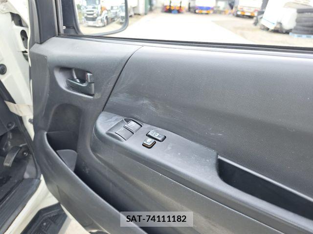 Toyota HIACE COMMUTER 2011-04 7616905-15