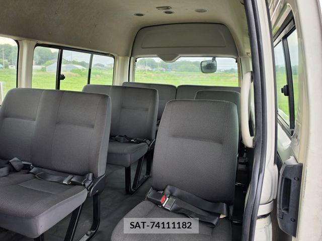 Toyota HIACE COMMUTER 2011-04 7616905-17