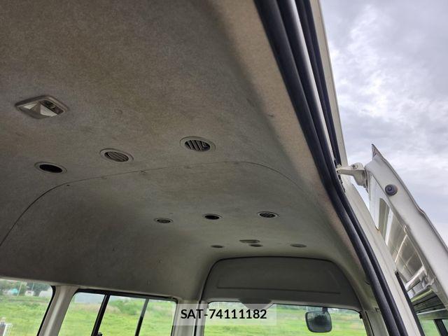 Toyota HIACE COMMUTER 2011-04 7616905-18
