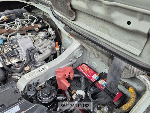 Toyota HIACE COMMUTER 2011-04 7616905-22