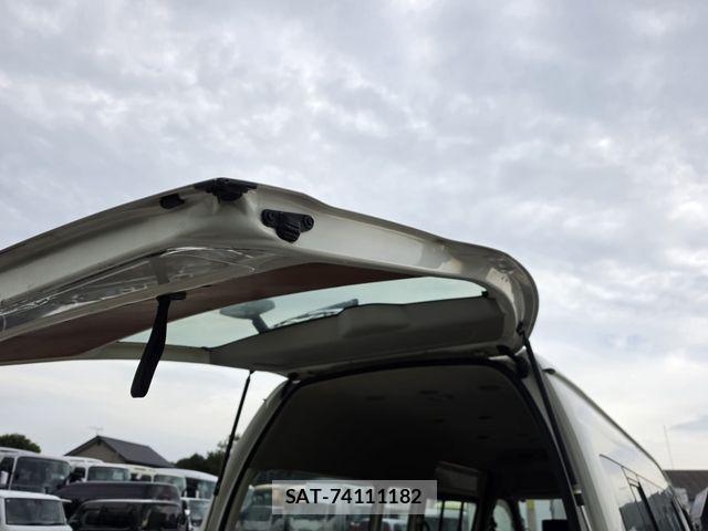 Toyota HIACE COMMUTER 2011-04 7616905-7
