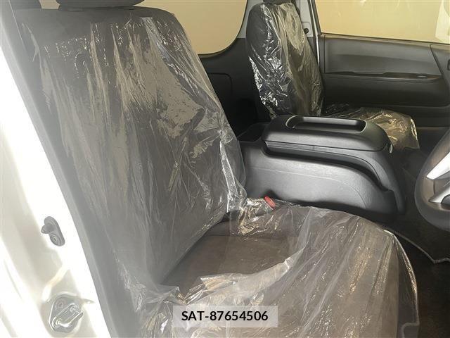 Toyota HIACE COMMUTER 2026-06 8073929-26