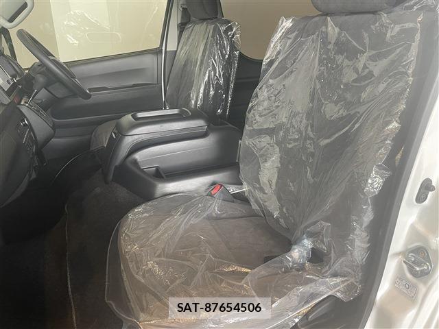 Toyota HIACE COMMUTER 2026-06 8073929-27