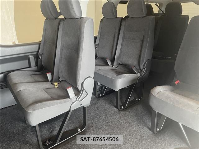 Toyota HIACE COMMUTER 2026-06 8073929-28