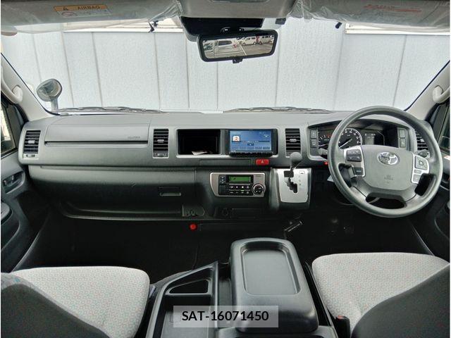 Toyota HIACE COMMUTER 2024-01 8207778-10