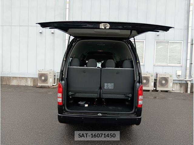 Toyota HIACE COMMUTER 2024-01 8207778-21