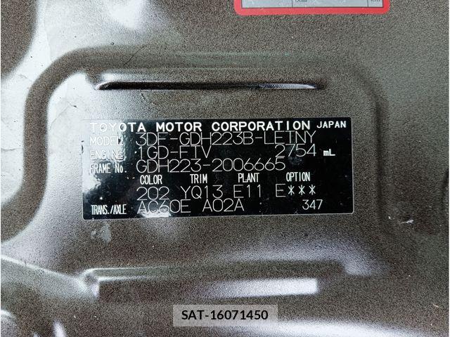Toyota HIACE COMMUTER 2024-01 8207778-29