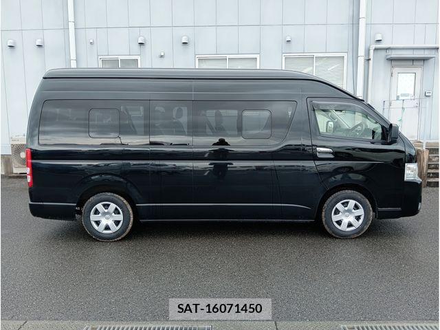 Toyota HIACE COMMUTER 2024-01 8207778-3