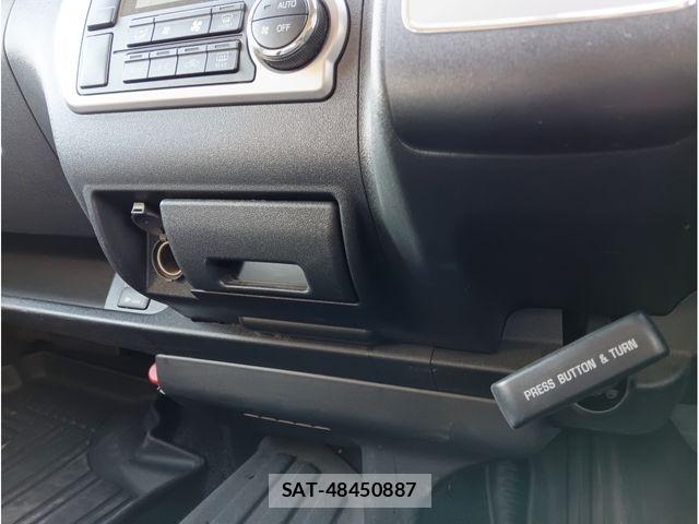 Toyota HIACE COMMUTER 2023-12 8245348-17