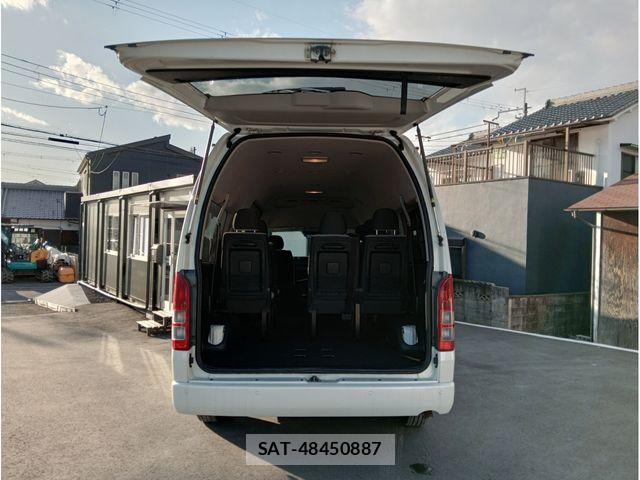 Toyota HIACE COMMUTER 2023-12 8245348-21