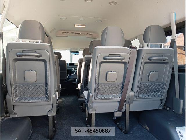 Toyota HIACE COMMUTER 2023-12 8245348-23