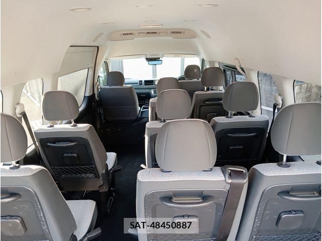 Toyota HIACE COMMUTER 2023-12 8245348-24