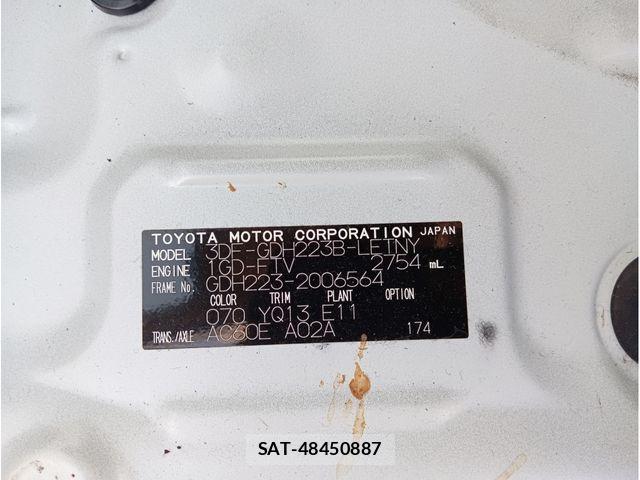 Toyota HIACE COMMUTER 2023-12 8245348-26