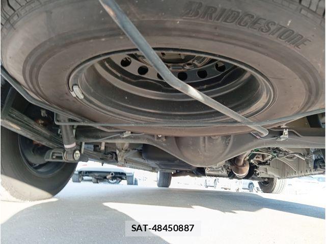 Toyota HIACE COMMUTER 2023-12 8245348-27